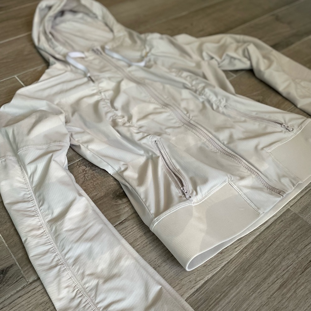Lululemon Cream Jacket Size 6 NEW